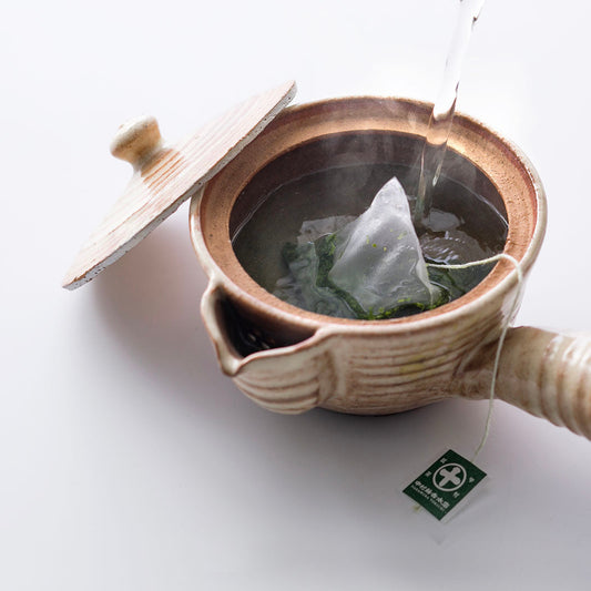 正月のあとに、七草と一杯のお茶を