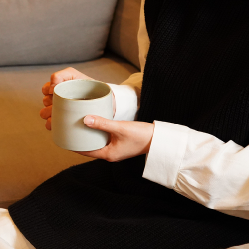 静かな午後に、読書と抹茶ラテを。