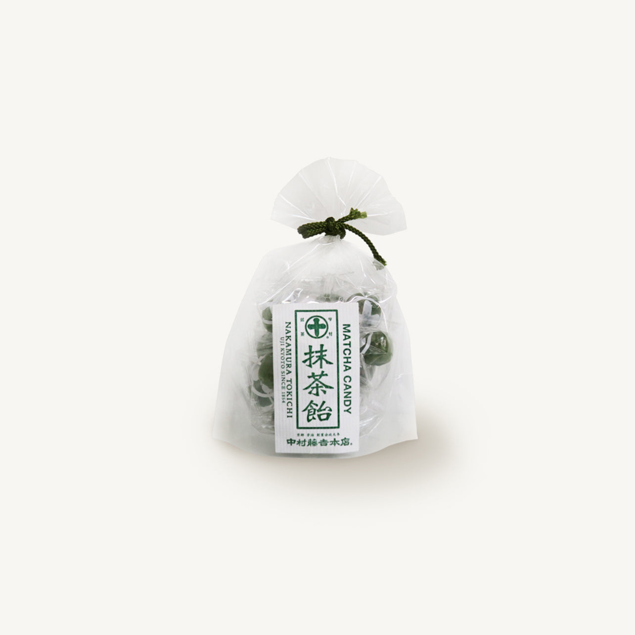 京都 宇治 中村藤吉本店［抹茶］飴。艶やかな見た目が上品で、すっきりとお茶の風味が広がり、どこか懐かしく甘すぎない、大人の味わい。