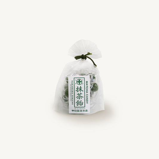 京都 宇治 中村藤吉本店［抹茶］飴。艶やかな見た目が上品で、すっきりとお茶の風味が広がり、どこか懐かしく甘すぎない、大人の味わい。