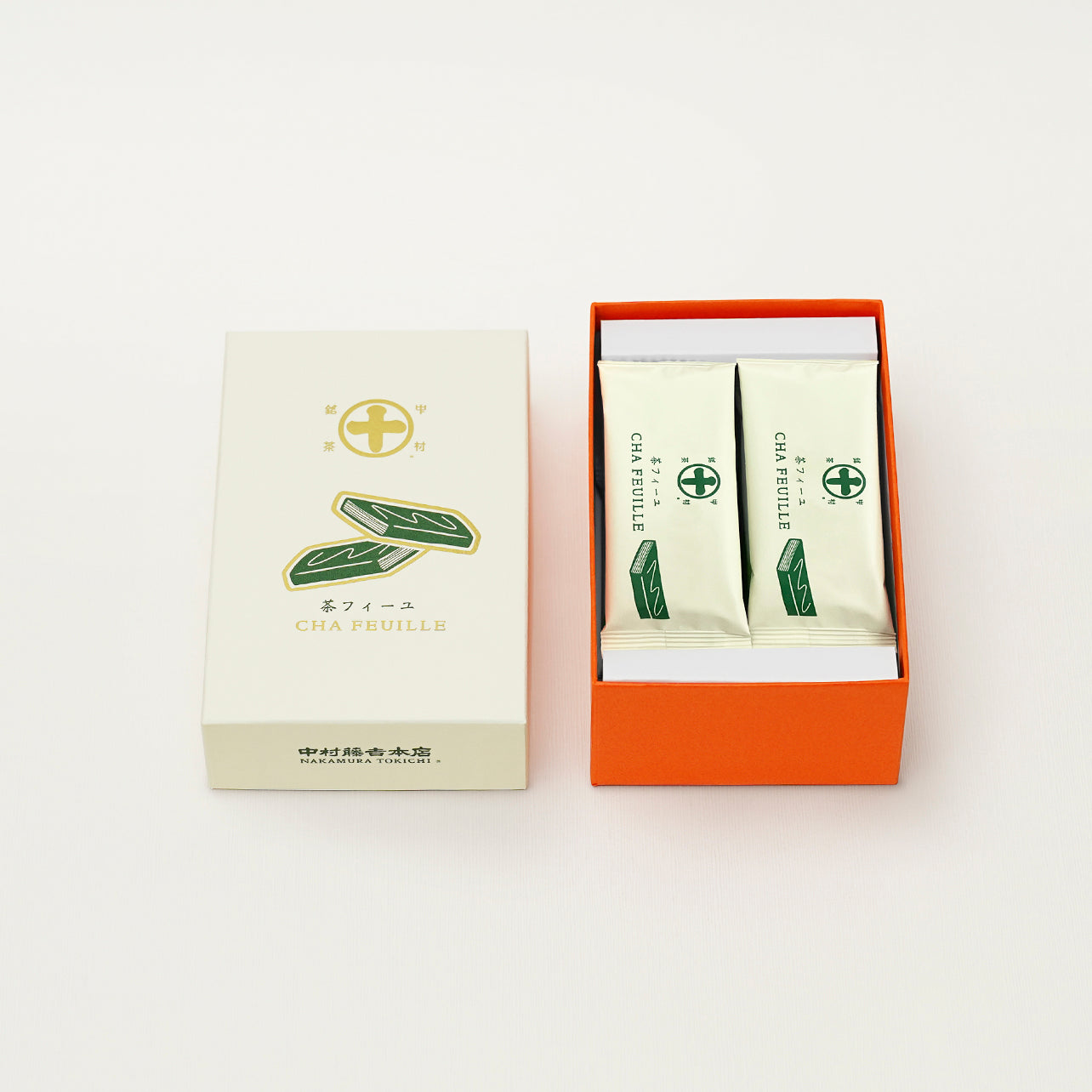 京都 宇治 中村藤吉本店の茶フィーユ。手摘み碾茶（抹茶）のクレープ生地と、重厚な抹茶の旨味が重なる抹茶スイーツ箱入り。