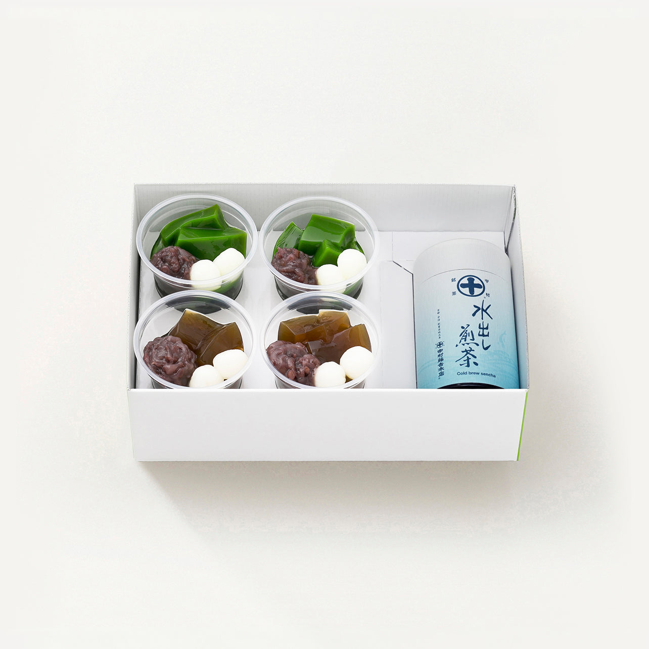冷たくぷるんとした口当たりの生茶ゼリイ［抹茶］［ほうじ茶］と、季節限定の水出し煎茶。
涼やかなひとときを楽しむ、夏の定番の詰め合わせ。