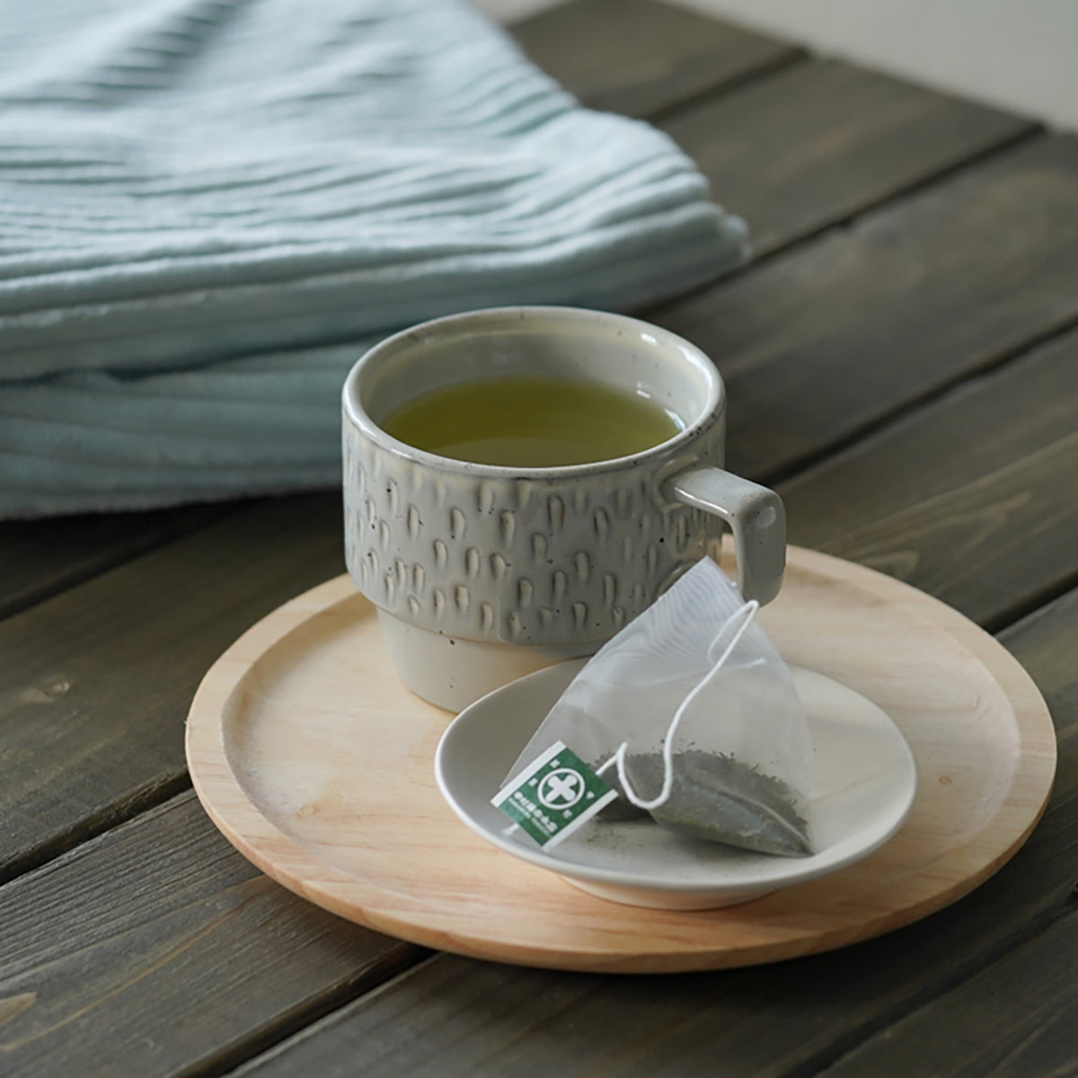 京都 宇治 中村藤吉本店 藤吉茶。お茶の入ったカップとティーバック。