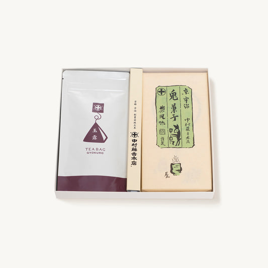 京都 宇治 中村藤吉本店のお茶菓子の詰め合わせ。兎の形をし抹茶をふんだんに使用した、和三盆糖の干菓子、『兎菓子』と旨みまろやかな玉露のティーバックのお箱入りのセット。